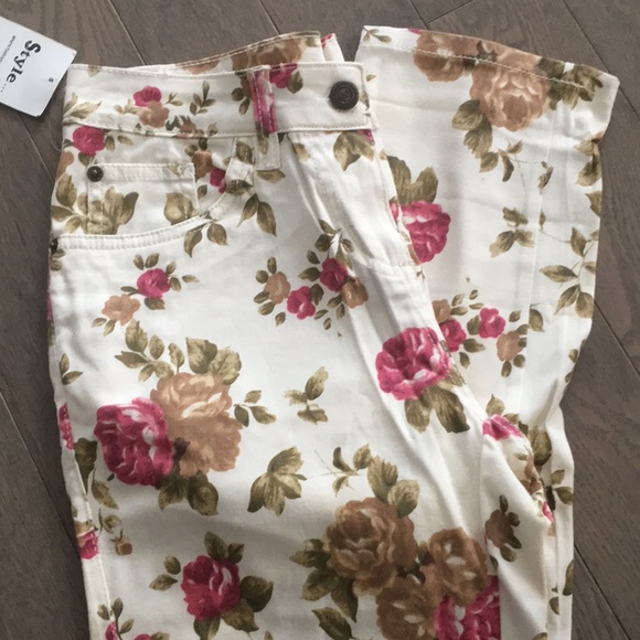 Floral  White Denim Jeans - Picture 4 of 15